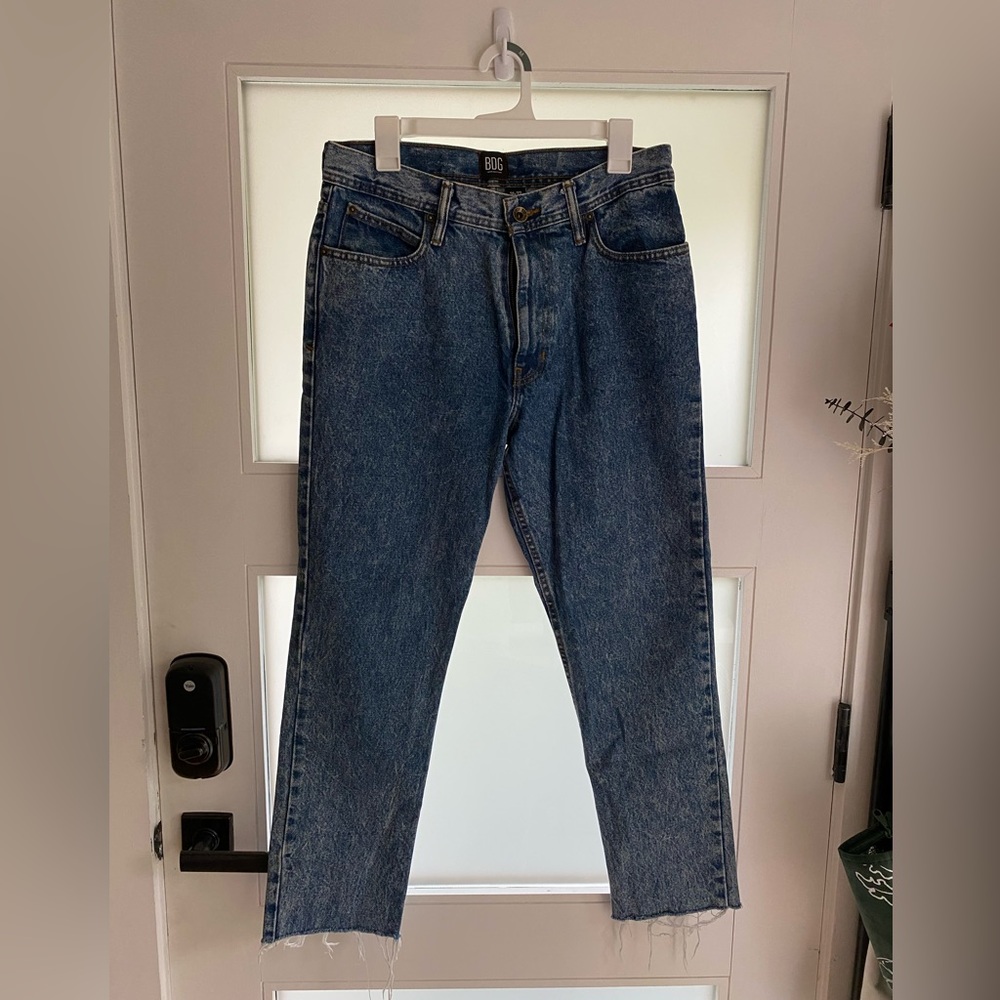 BDG slim stone washed jeans w/ frayed leg bottoms - size 31x32